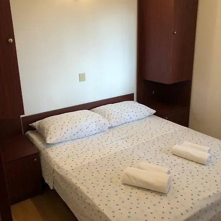 With Private Parking Apartment *