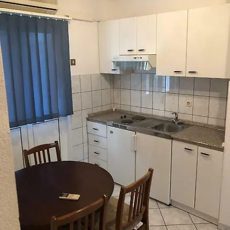 With Private Parking Apartment *